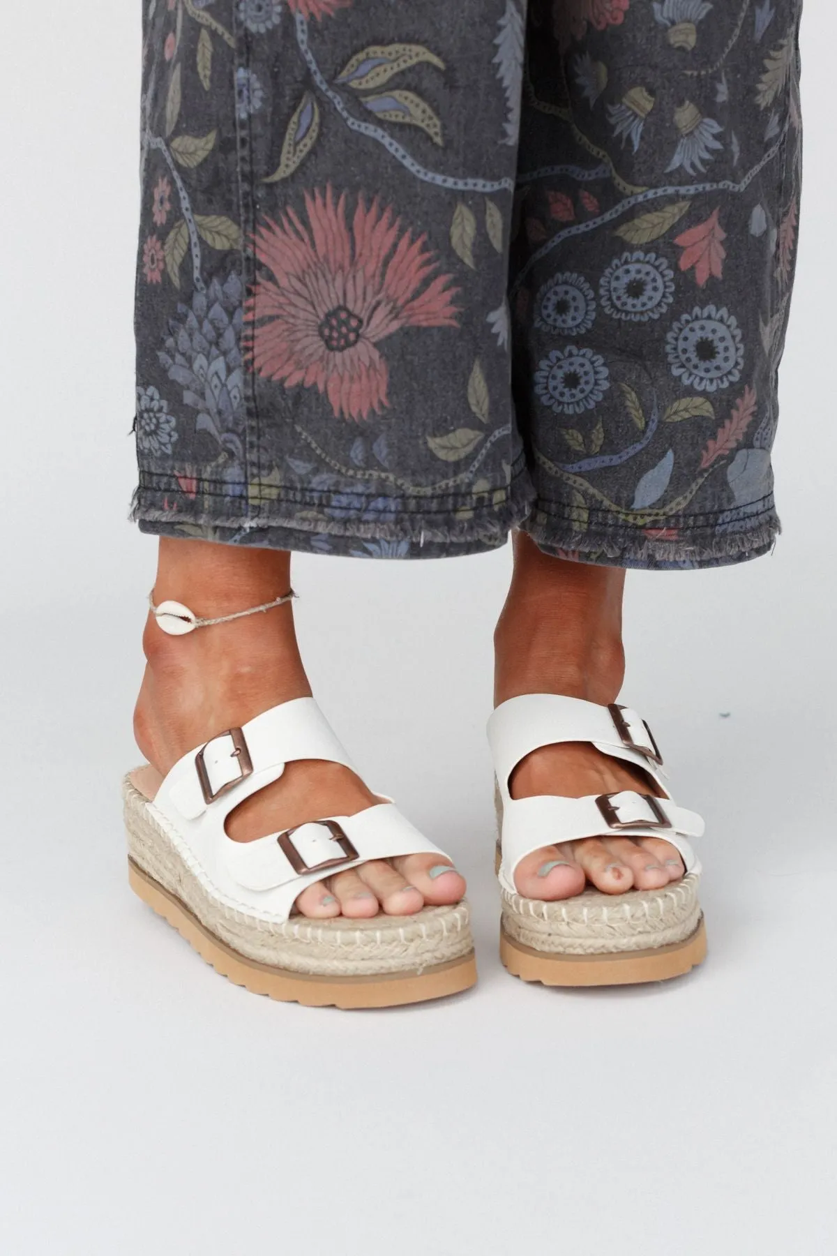 Dazey Springs Buckle Sandal - White