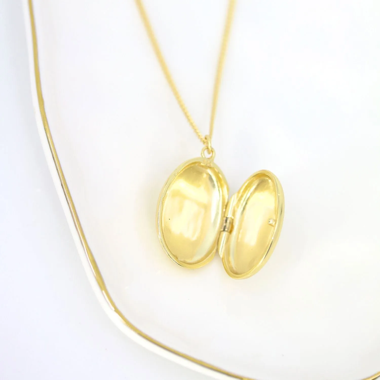 Roma Oval Locket Necklace (Gold)